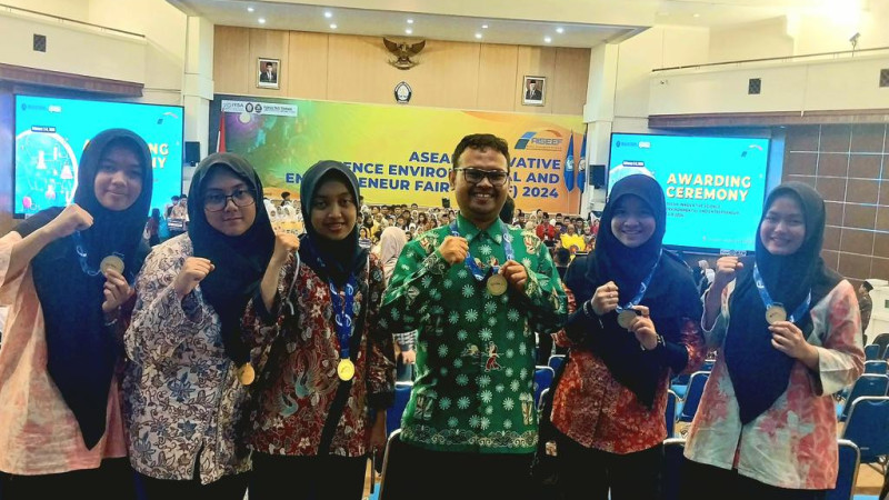 Siswa MAN 4 Jakarta peraih medali emas pada AISEEF