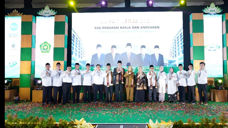 Foto bersama Walikota Bandar Lampung usai pembukaan Raker 2024 UIN Raden Intan Lampung.