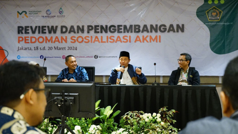 Review dan Pengembangan Pedoman Sosialisasi AKMI di Jakarta (18-20/3)