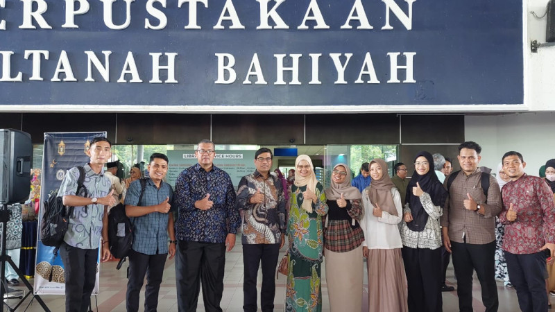 Rektor Mujiburrahman Bersama Mahasiswa Program Double Degree di UUM Malaysia