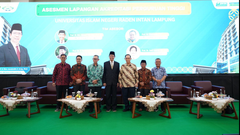Rektor bersama Pemda Lampung dan 4 asesor BAN-PT