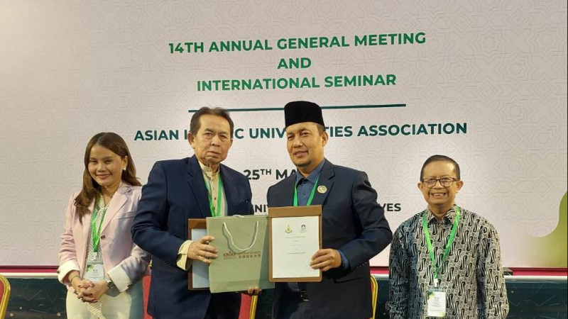 Rektor UIN Mahmud Yunus Batusangkar Bersama Salah Satu Pimpinan Perguruan Tinggi Asia.