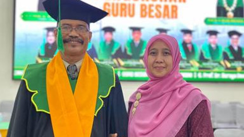 Prof. Dr. Phil. Abdul Manan, S.Ag., M.Sc., M.A bersama Istri