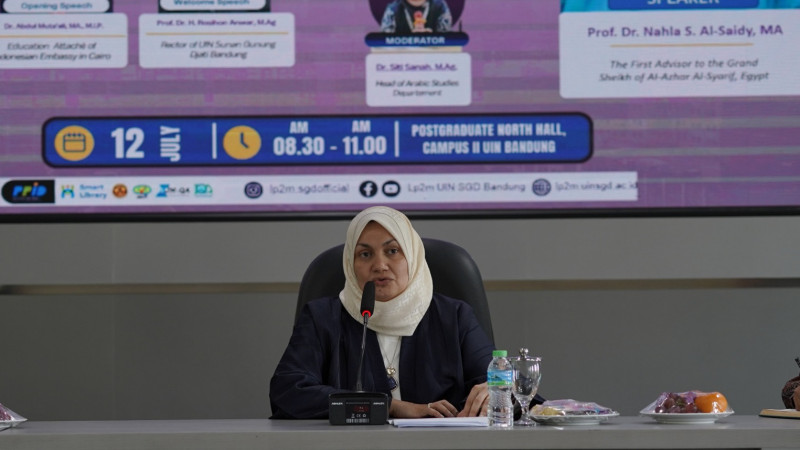 Prof Nahla Sabry dari Al-Azhar Mesir saat memberikan kuliah umum di UIN SGD Bandung (12/7)