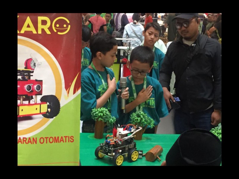 Siswa Madrasah  Ciptakan Robot Penyelamat Bumi dalam Kompetisi Robotik Madrasah 2019