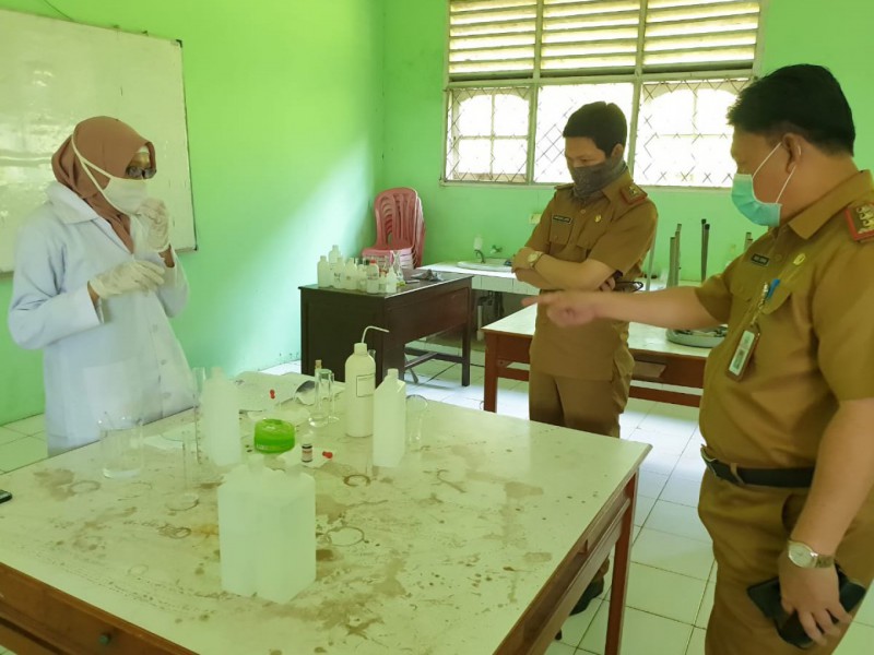 Madrasah di Sumsel Cegah Penyebaran Covid-19, Produksi Hand Sanitizer