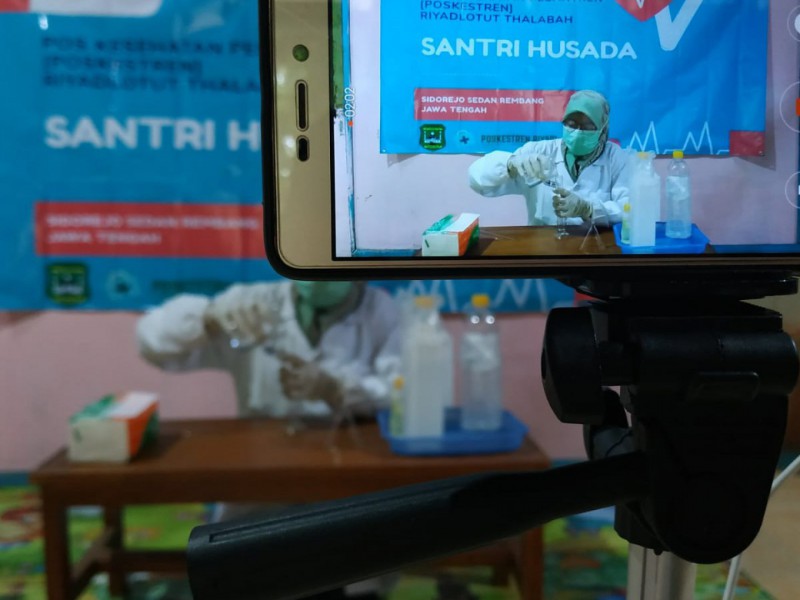Pesantren di Rembang Jawa Tengah Produksi Handsanitizer dan Desinfektan