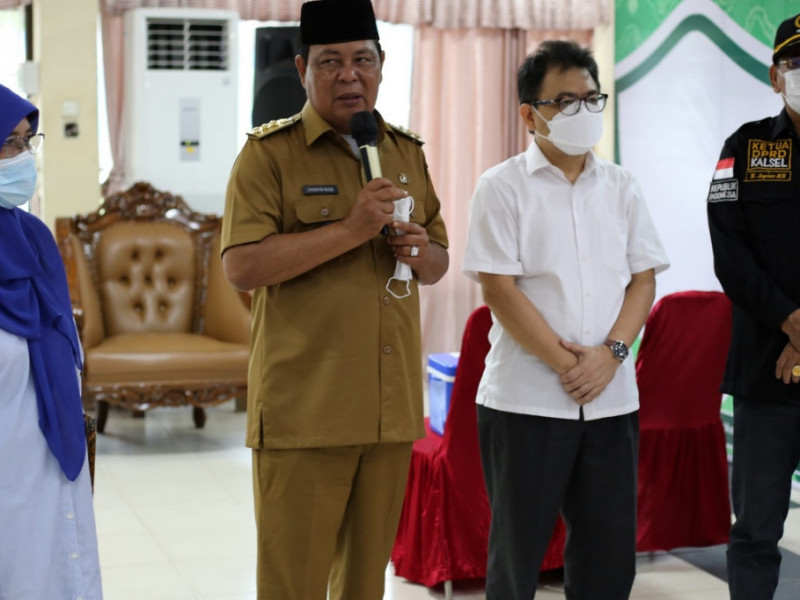 Gubernur Kalsel Ikut Pantau Pelaksanaan Vaksinasi Covid-19 di UIN Antasari Banjarmasin