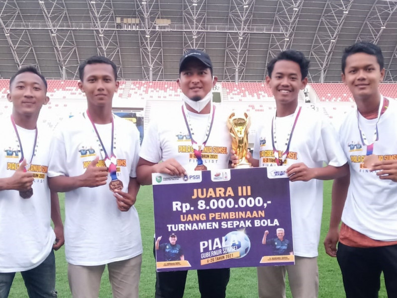 Guru dan Siswa MAN 1 Oku Timur Raih Juara III Piala Gubernur Sumsel U-20