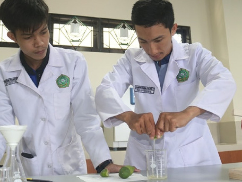 Cegah Covid-19, Mahasiswa IAIN Kendari Kembangkan Jeruk Etno Tolaki Untuk Bahan Hand Sanitizer