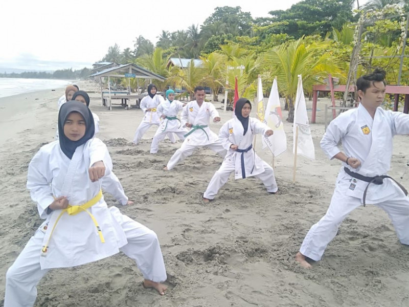 UKM Karate: Latihan Alam, Bangun Kekompakan