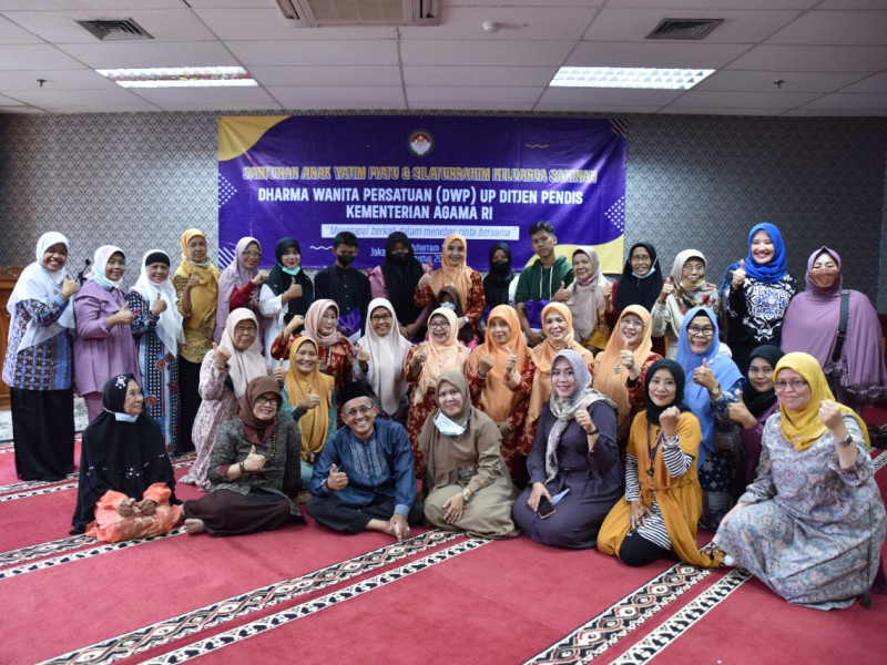 Semangat berbagi, Dharma Wanita Persatuan (DWP) Ditjen Pendidikan Islam beri Santunan Anak Yatim