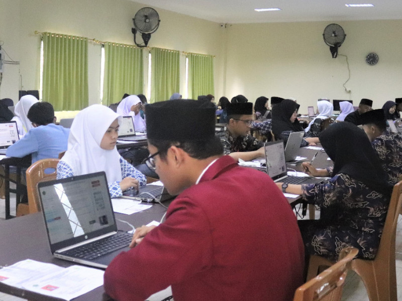 Bukan Hanya Siswa,  Kompetisi Sains Madrasah Tantangan Bagi Peserta Didik dan Guru Pembimbing