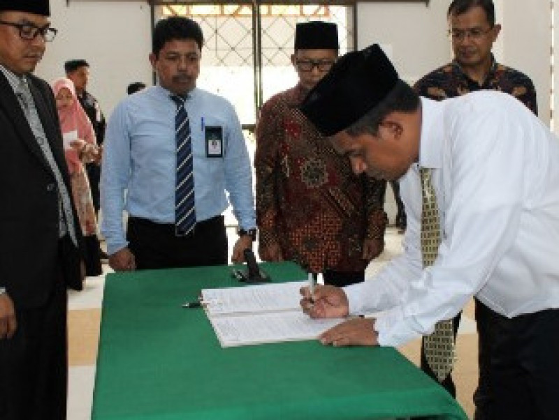 Dekan FAH UIN Ar-Raniry Lantik Ketua Prodi SKI