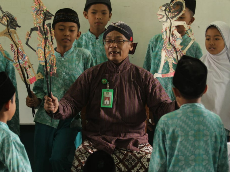 Siasat Meningkatkan Kualitas Guru Madrasah 