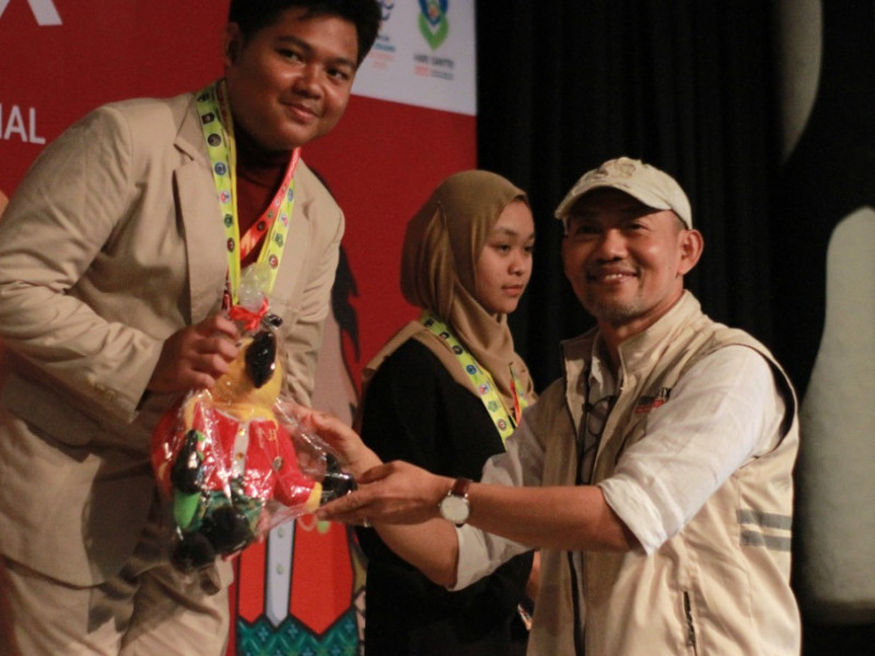 Santri ‘Bucin’ dari Jawa Barat Juarai Stand Up Comedy Pospenas IX