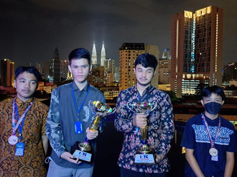 Membanggakan, Siswa MAN 2 Banyumas Raih Juara 1 Kompetisi Robotik Internasional di Malaysia
