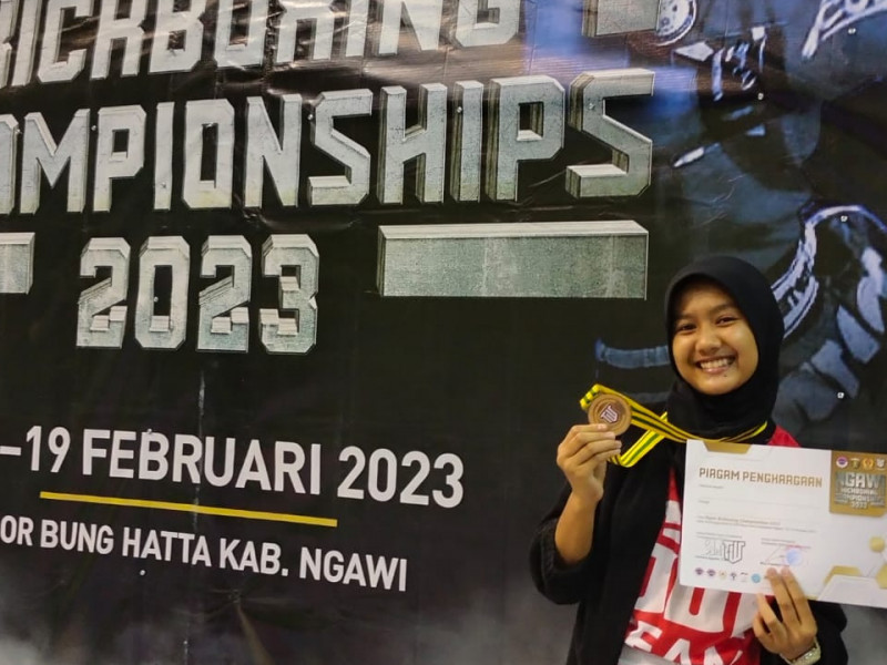 Pukul Telak Lawan, Siswa MTsN 9 Bantul Raih Medali Emas Ngawi Kick Boxing Championship 2023