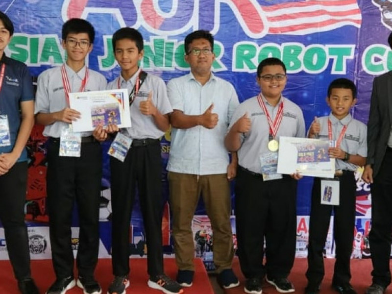 Luar Biasa! Santri Pandeglang Borong 5 Medali Asian Junior Robot (AJR) Cup Malaysia