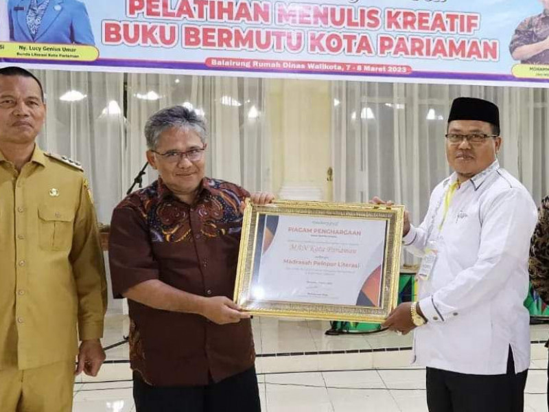 MAN Kota Pariaman Terima Anugerah dari Media Guru Indonesia