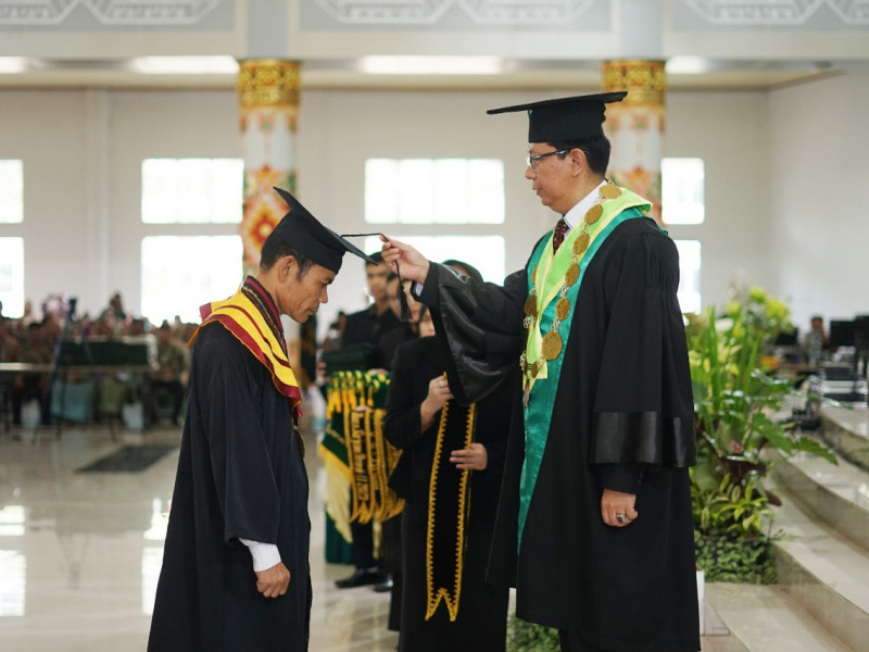 Luluskan Wisudawan Doktor Nonmuslim Pertama, Rektor: UIN RIL Kampus Islam yang Inklusif