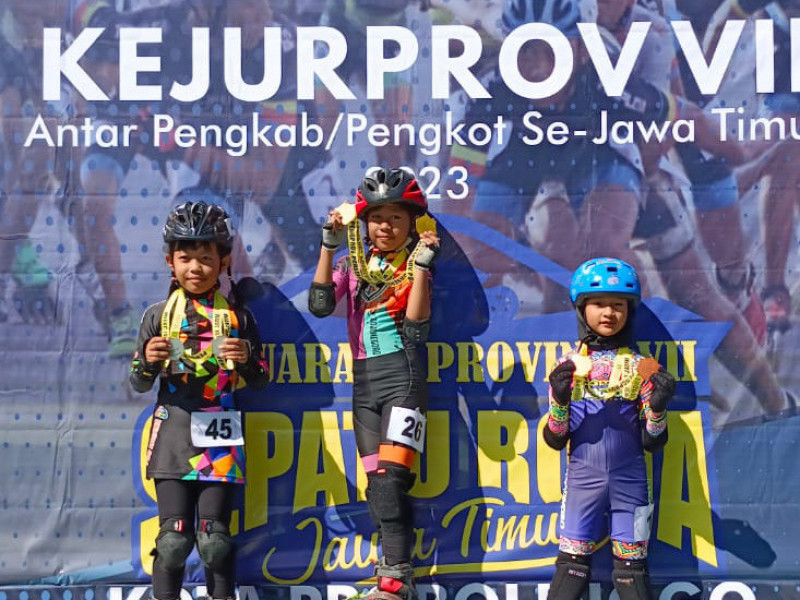 Siswa MIN 1 Bojonegoro Meraih Dua Emas dan Satu Perunggu Kejurprov Sepatu Roda Jawa Timur 2023
