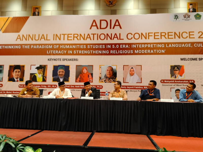 Dosen FAH UIN Ar-Raniry Presentasikan Hasil Riset di Forum ADIA Padang