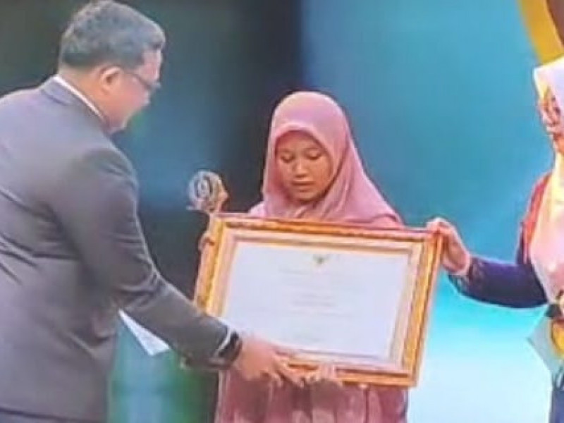 Keren, Siswi MAN 4 Jakarta Raih Penghargaan Tokoh Anak Inspiratif dari KPAI