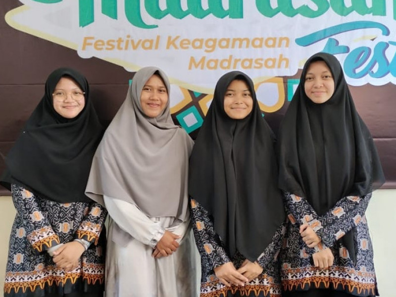 Berbagi Nilai Islami Melalui Madrasah Fest: Kisah Inspiratif Siswi dari MAS Ruhul Islam Anak Bangsa