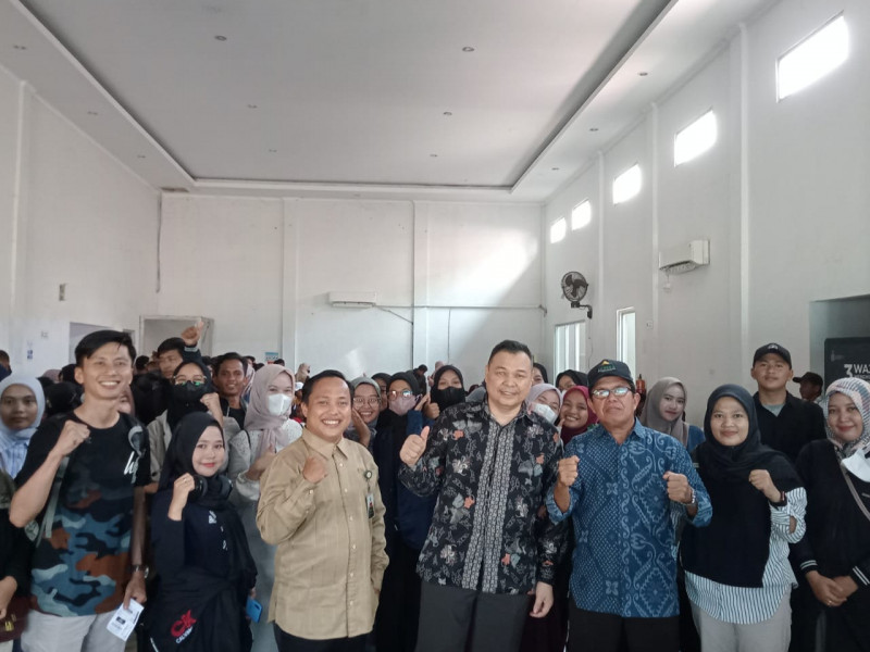 Wakil Rektor III IAIN SAS Babel Lepas Keberangkatan Ratusan Mahasiswa KKN Ke Belitung