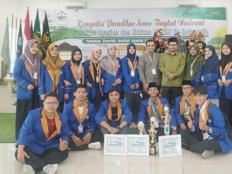 Delegasi UIN Mahmud Yunus Batusangkar Rebut Tiga Penghargaan pada Ajang 'National Moot Court Competition'