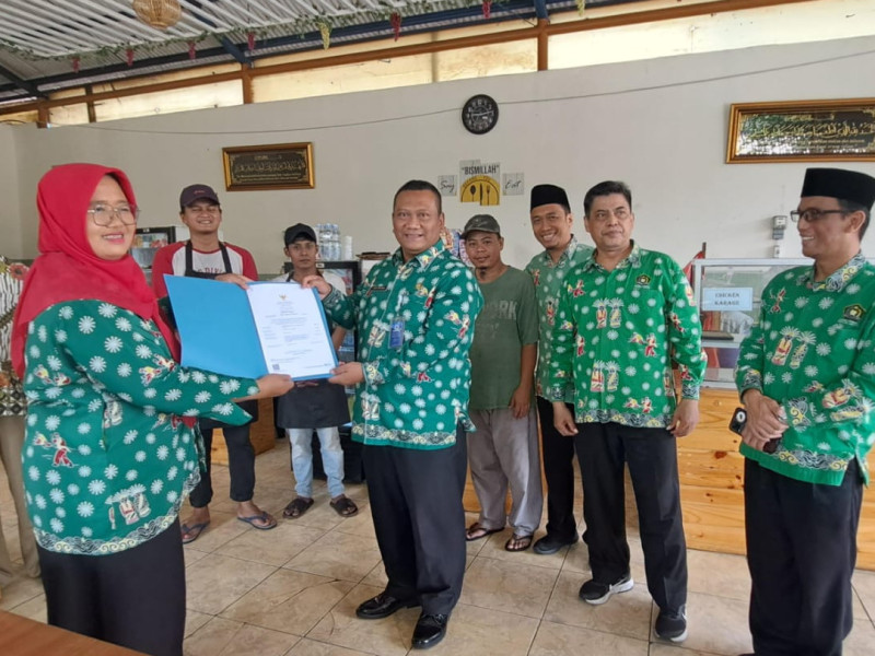 Kantin MAN 4 Jakarta Tersertifikasi Halal