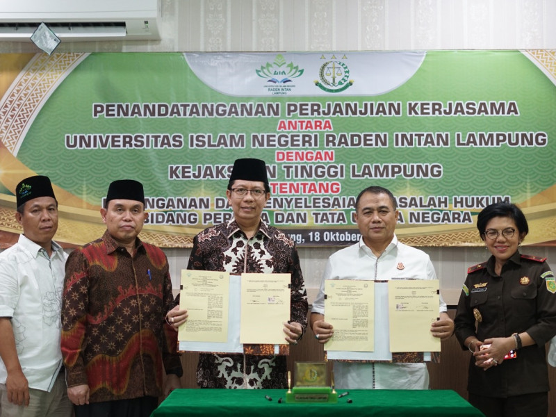 UIN Raden Intan Tandatangani Kerja Sama Bidang Hukum Perdata dan Tata Usaha Negara dengan Kejati Lampung