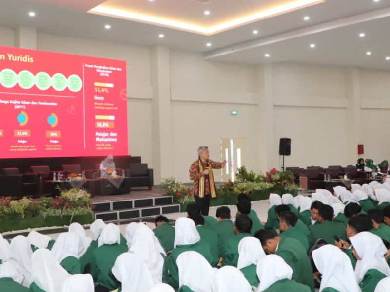 Menuju Generasi Emas, Direktur PAI Kemenag Sampaikan Urgensi Moderasi Beragama pada Studium General FTK UIN Lampung