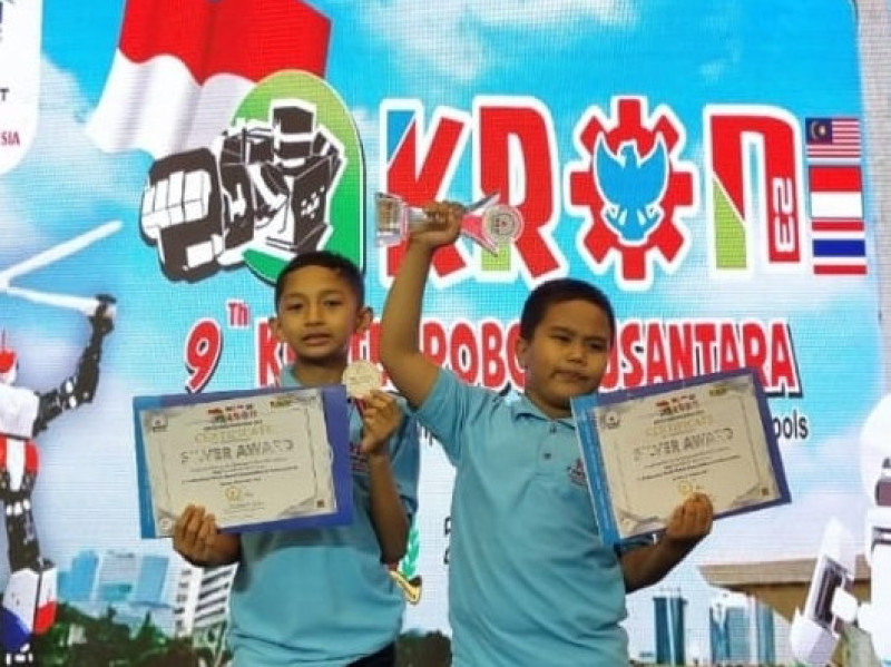 Tim Robotik MIN Bukittinggi Raih Prestasi di Kontes Robot Nusantara (KRON) 2023