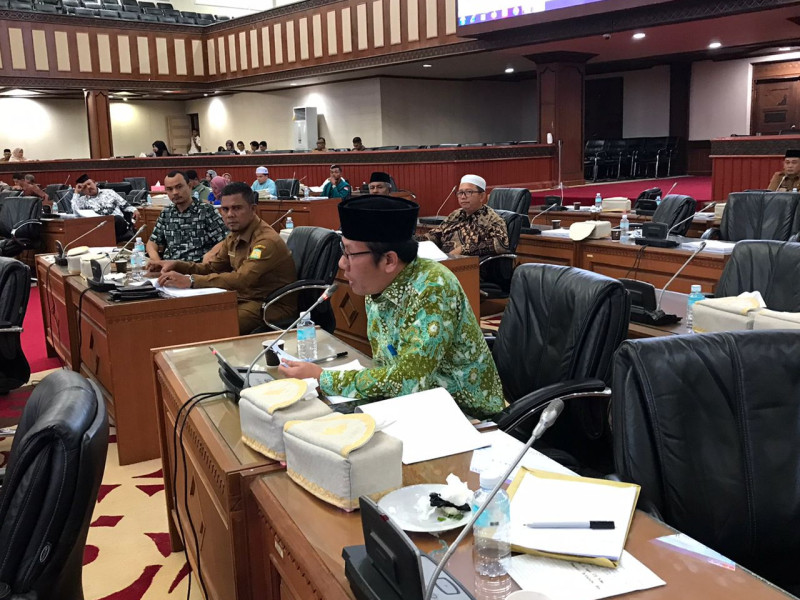 Dihapadan Komisi VI DPR Aceh. Rektor IAIN Lhokseumawe Sampaikan Rancangan Qanun Aceh Secara Teknis dan Substantif