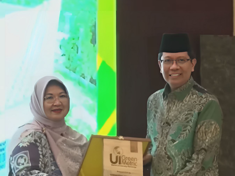 Tetap Raih Peringkat 1 PTKIN, UIN RIL Terima Penghargaan The 9th Most Sustainable University in Indonesia