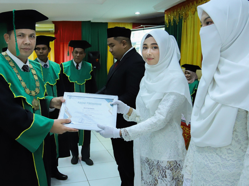 Luluskan 77 Sarjana, Dekan FUF UIN Ar-Raniry Ingatkan Alumni Harus Memiliki Akhlak Terpuji