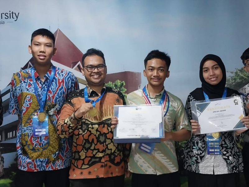 Teliti Ampas Tebu, Tim Riset MAN 4 Jakarta Raih Medali Emas Internasional