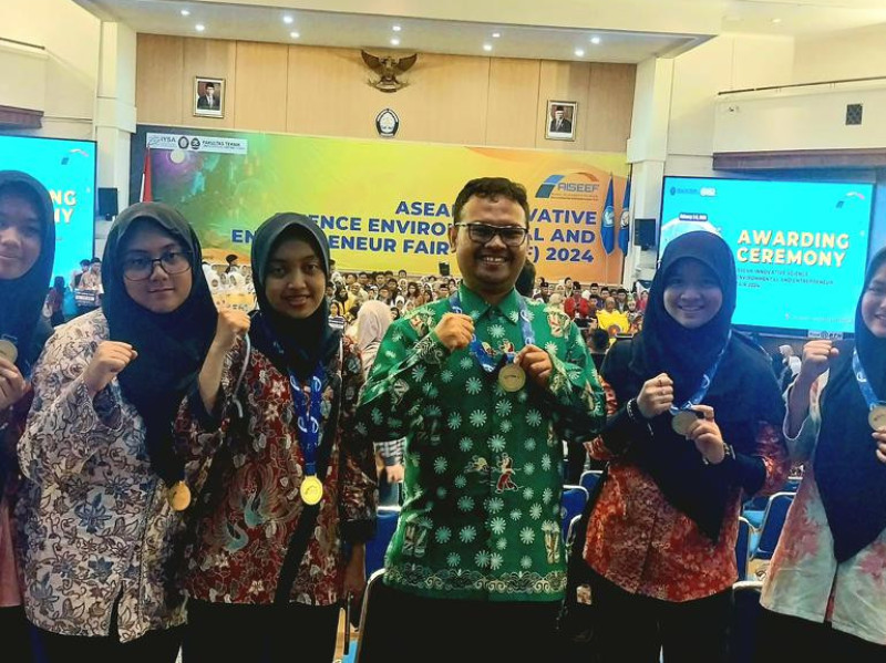 Teliti Kulit Pisang, Siswa MAN 4 Jakarta Sabet Emas Riset Tingkat ASEAN