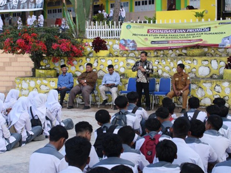 FAH UIN Ar-Raniry Gelar Program 'Visit School' di Lintas Tengah Aceh