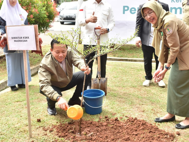 Gerakan Tanam 10.000 Pohon di MAN IC se Indonesia,  Wujud Kepedulian Terhadap Lingkungan
