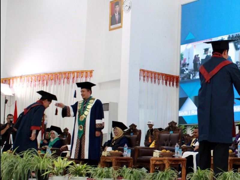 Wisuda UIN Mahmud Yunus Batusangkar Ke-55, Rektor Share 5 Hukum Semesta Penentu Kesuksesan