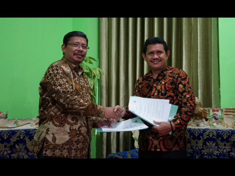 Direktur GTK Madrasah Serahkan Bantuan KKG dan MGMP Sulawesi Tengah